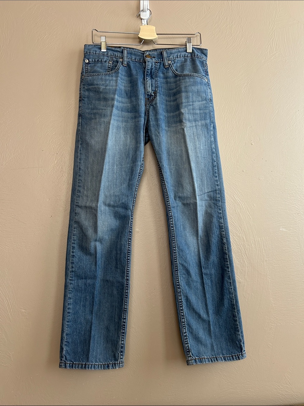 Levi’s 505 Men’s Regular Fit Straight-Leg Blue - Jeans. Size 31X30. Medium Faded